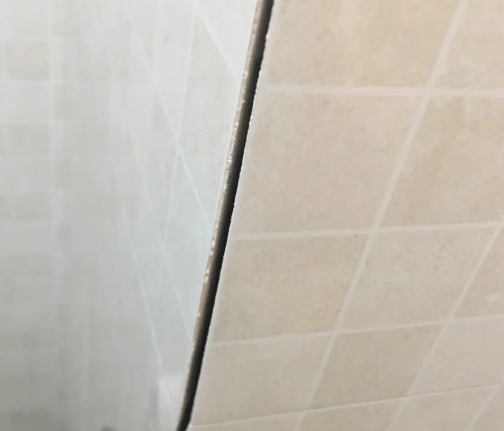 加查瓷砖空鼓维修公司分享阳台瓷砖脱落的修复过程可以分为以下几个步骤